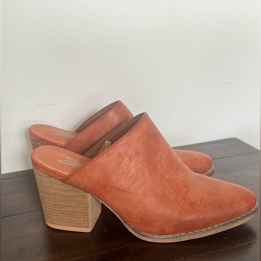 Seven7 Mule Clogs